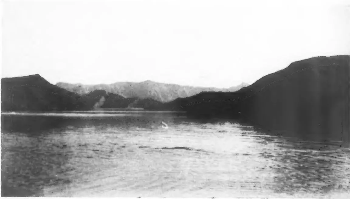 صورة قديمة لمدخل خور الشمّ (خور إلفنستون) في مسندم