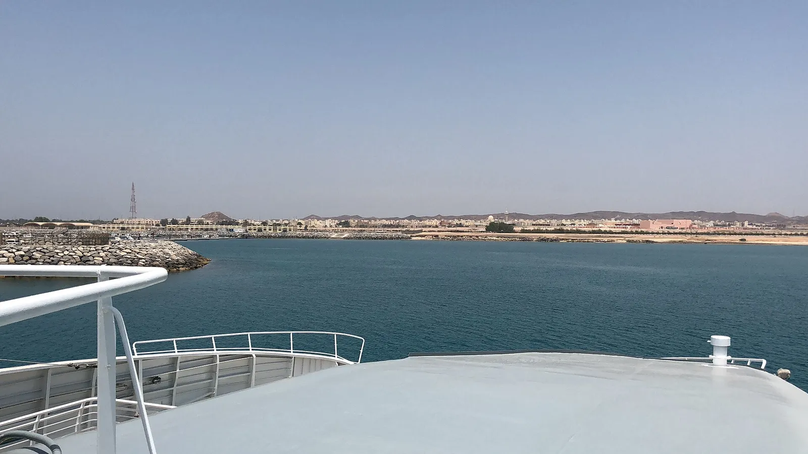 جزيرة دلما كما تبدو من العبّارة